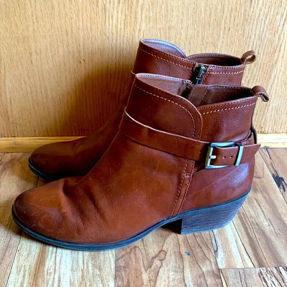 Vince Camuto Peamer size 39 cognac leather Chelsea ankle boots side zip buckle