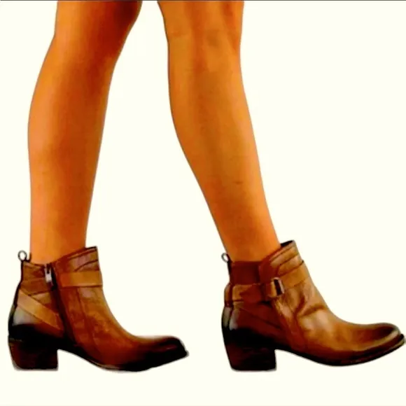Vince Camuto Peamer size 39 cognac leather Chelsea ankle boots side zip buckle