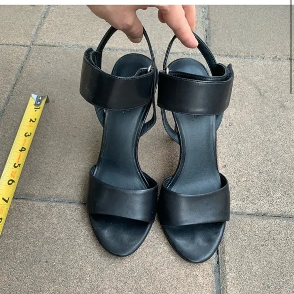 Vince Vero Cuoio Black Leather Heeled Sandals