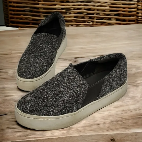 VINCE Warren Knit Platform Sneakers 7 Boucle Tweed Gray Black Slip On Trainers