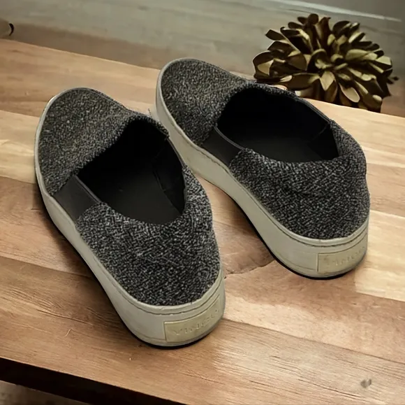 VINCE Warren Knit Platform Sneakers 7 Boucle Tweed Gray Black Slip On Trainers