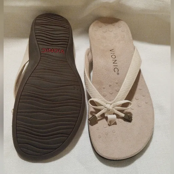 Vionic Bella II Cream Leather Thong Sandals with Bow Accent