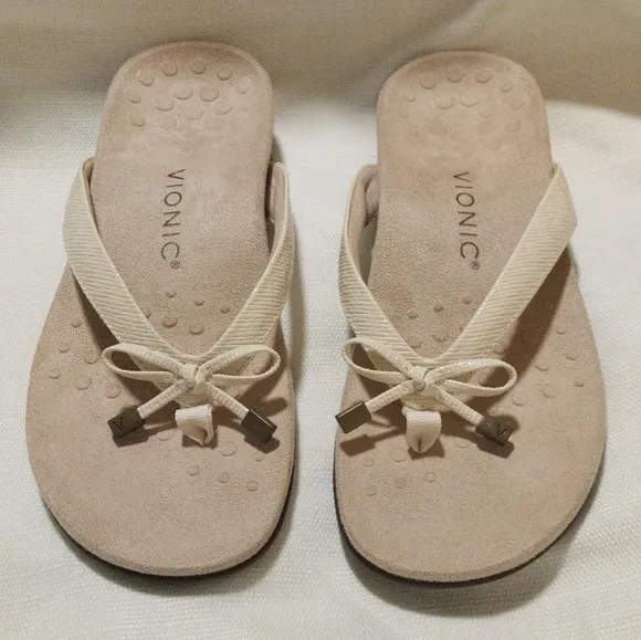 Vionic Bella II Cream Leather Thong Sandals with Bow Accent