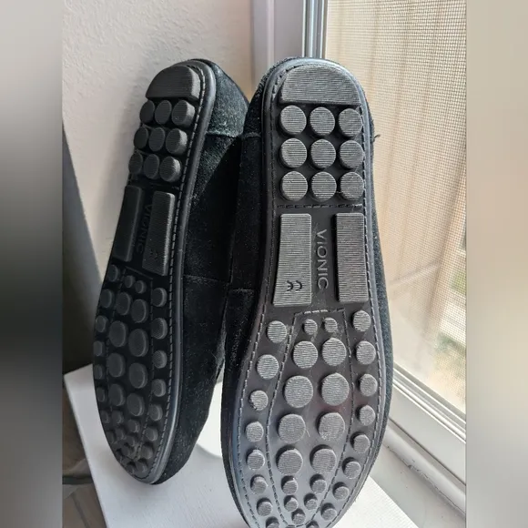 Vionic Black Slip-On Loafers with Moccasin Design Size 9.5