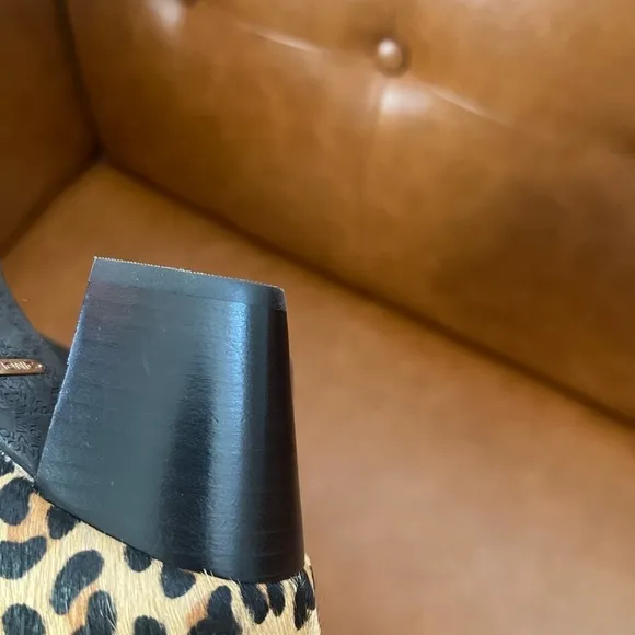 VIONIC GEORGIA CALF HAIR Studded BOOTIE Fall Boots Leopard cheetah print Sz 8.5