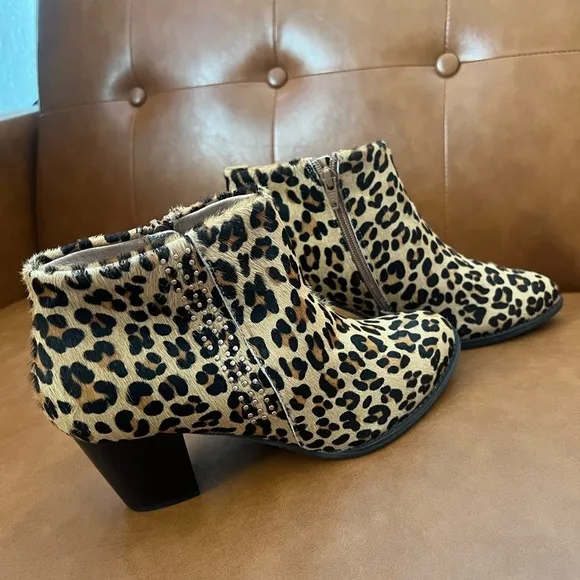 VIONIC GEORGIA CALF HAIR Studded BOOTIE Fall Boots Leopard cheetah print Sz 8.5