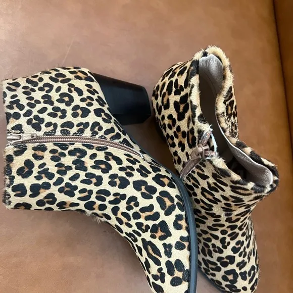 VIONIC GEORGIA CALF HAIR Studded BOOTIE Fall Boots Leopard cheetah print Sz 8.5