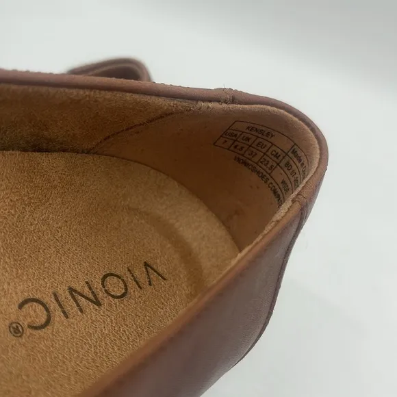 Vionic Kensley Loafers Leather Lug Sole Slip On NWOT Size 7