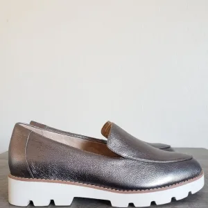 Vionic Kensley Metallic Leather Slip-On Loafer Lug Sole Pewter Size Women 9 WIDE