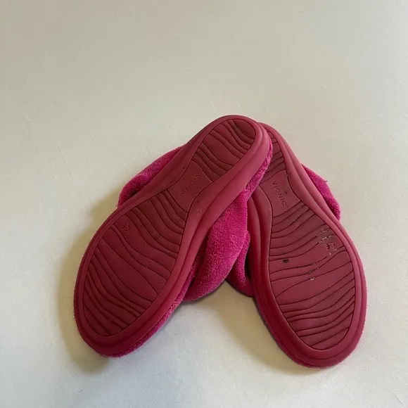 Vionic Lydia Pink fuzzy flip flop sandals 7.5