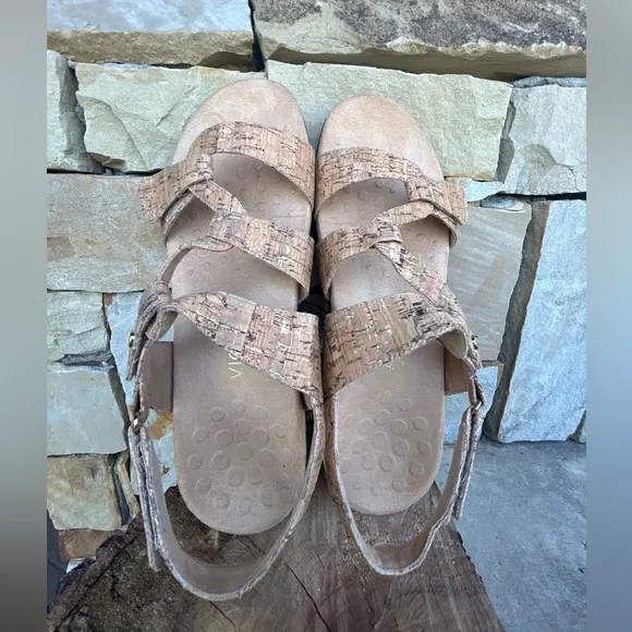 Vionic Paros orthotic cork sandals w/3 adjustable velcro straps Sz-11. M