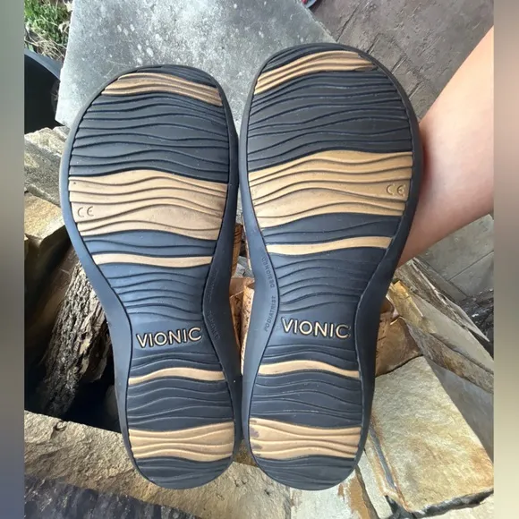Vionic Paros orthotic cork sandals w/3 adjustable velcro straps Sz-11. M