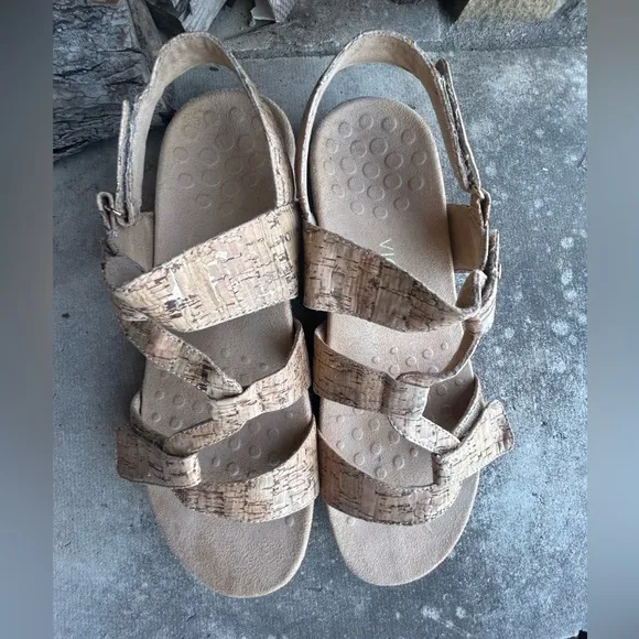 Vionic Paros orthotic cork sandals w/3 adjustable velcro straps Sz-11. M