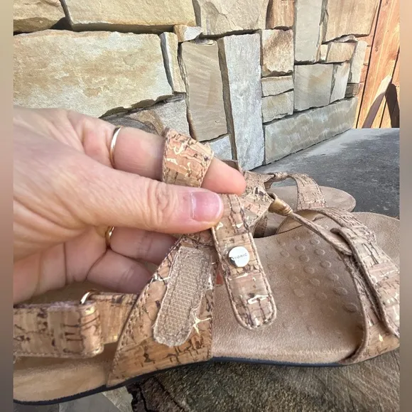 Vionic Paros orthotic cork sandals w/3 adjustable velcro straps Sz-11. M