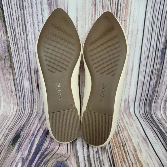 𝅺Vionic Savannah Cream Boa Print Point Toe Flats New Size 10 Wide