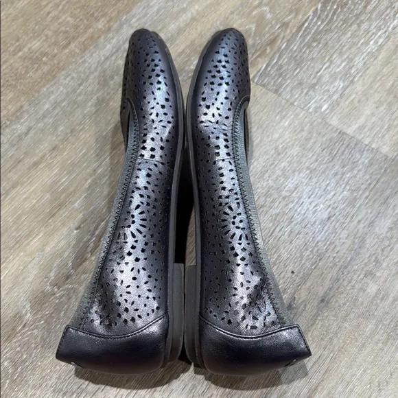 Vionic Size 8.5  Silver Loafers with Perforated Design and Orthopedic Sole