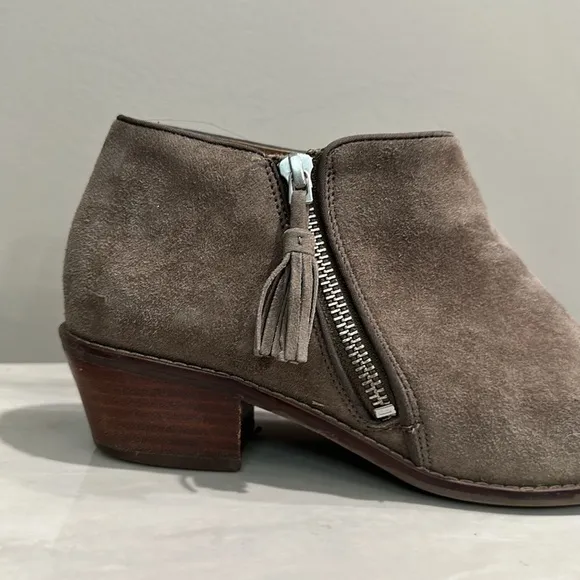 Vionic Suede Upper Stacked Heel Side Zipper Tassel Ankle Booties Boots 8
