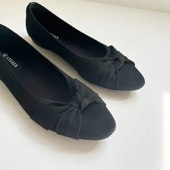 Vivaia Bini Knotted Almond Toe Black Flats Sz 41