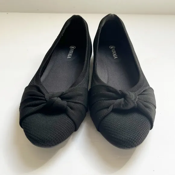 Vivaia Bini Knotted Almond Toe Black Flats Sz 41