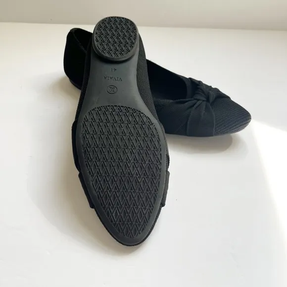 Vivaia Bini Knotted Almond Toe Black Flats Sz 41