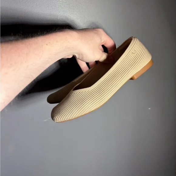Vivaia Margot 2.0 Square Toe Flat in Almond Size EU 37