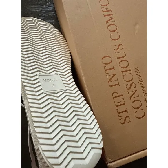 VIVAIA Round-Toe Perforated Sneakers white size EU/39 US/8