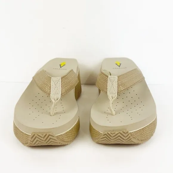 VOLATILE Like New Island wedge sandals in NaturalRaffia color Womens size 8