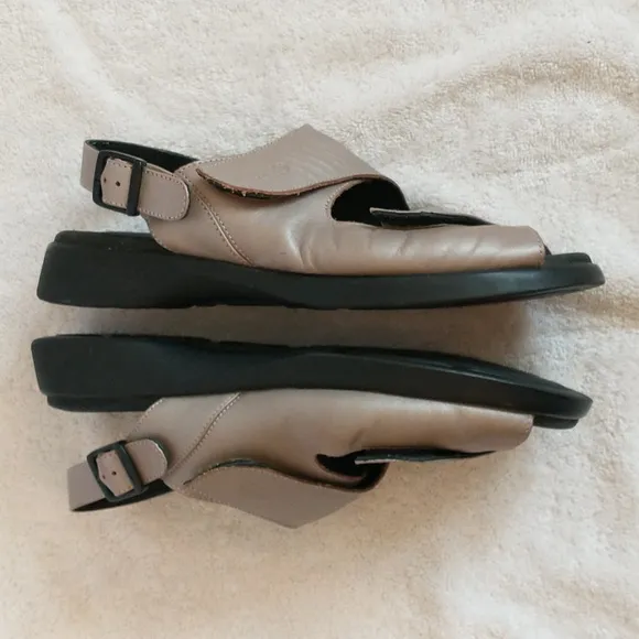 Wolky Nimes Leather Silver Metallic Adjustable Sandal Women's Euro 40, US 9