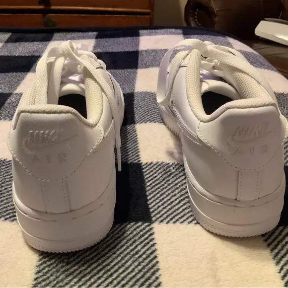 Woman’s White Sneakers. 6.5