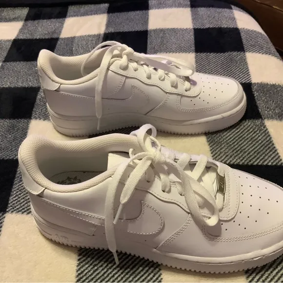 Woman’s White Sneakers. 6.5