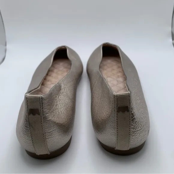Women's Birdies The Goldfinch Leather Flats in Silver Size 8 pointy toe  1083