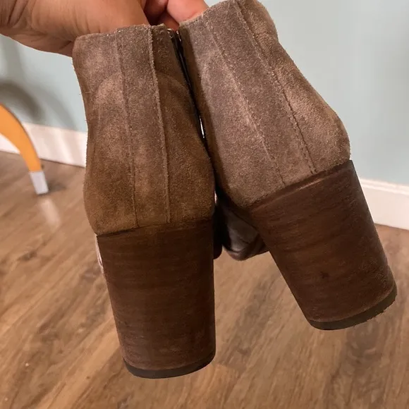 Women's Frye Nora Zip Short tan suede Ankle Boots Size 8.5 MSRP $298 EUC