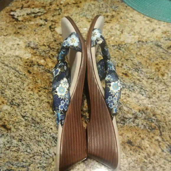 Women's US 11 Shoes Island Slipper Suade Thong Wedge Sandals Floral Fabric Slide
