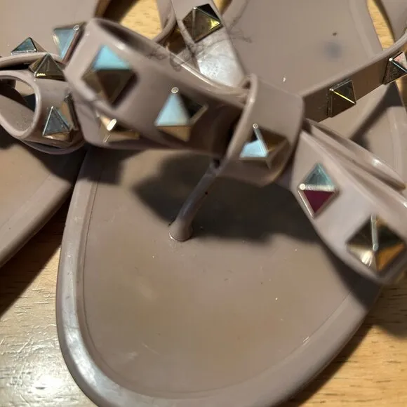 Womens Valentino Garavani Rockstud Poudre Tan PVC Flat Thong Sandals 38 US/8 COL