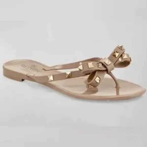 Womens Valentino Garavani Rockstud Poudre Tan PVC Flat Thong Sandals 38 US/8 COL