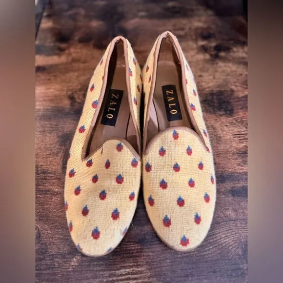 Zalo vintage needlepoint strawberry print loafers size 8