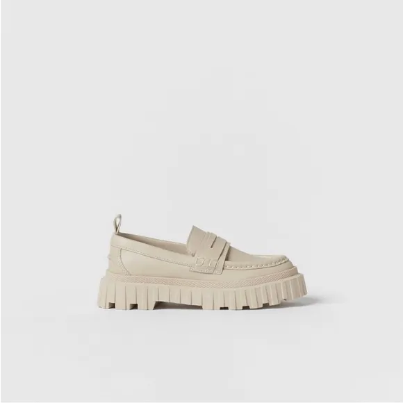 ZARA NWT Chunky lug sole loafers cream