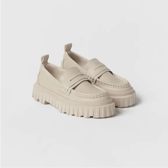 ZARA NWT Chunky lug sole loafers cream