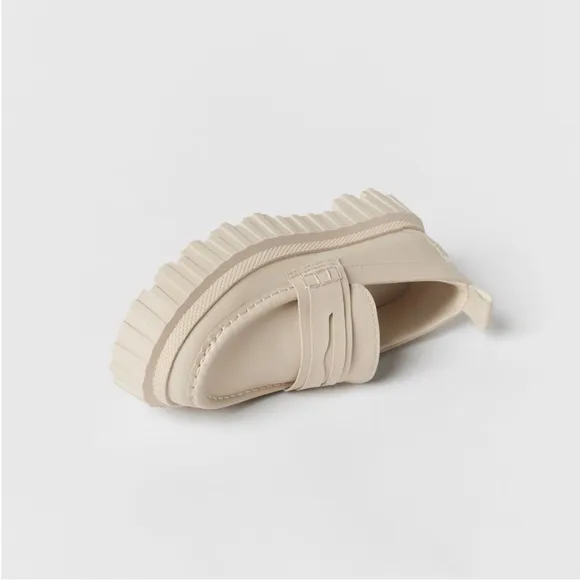ZARA NWT Chunky lug sole loafers cream