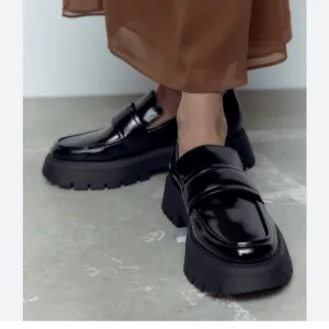 Zara SZ EU-37,  Black lug sole chunky Loafers.